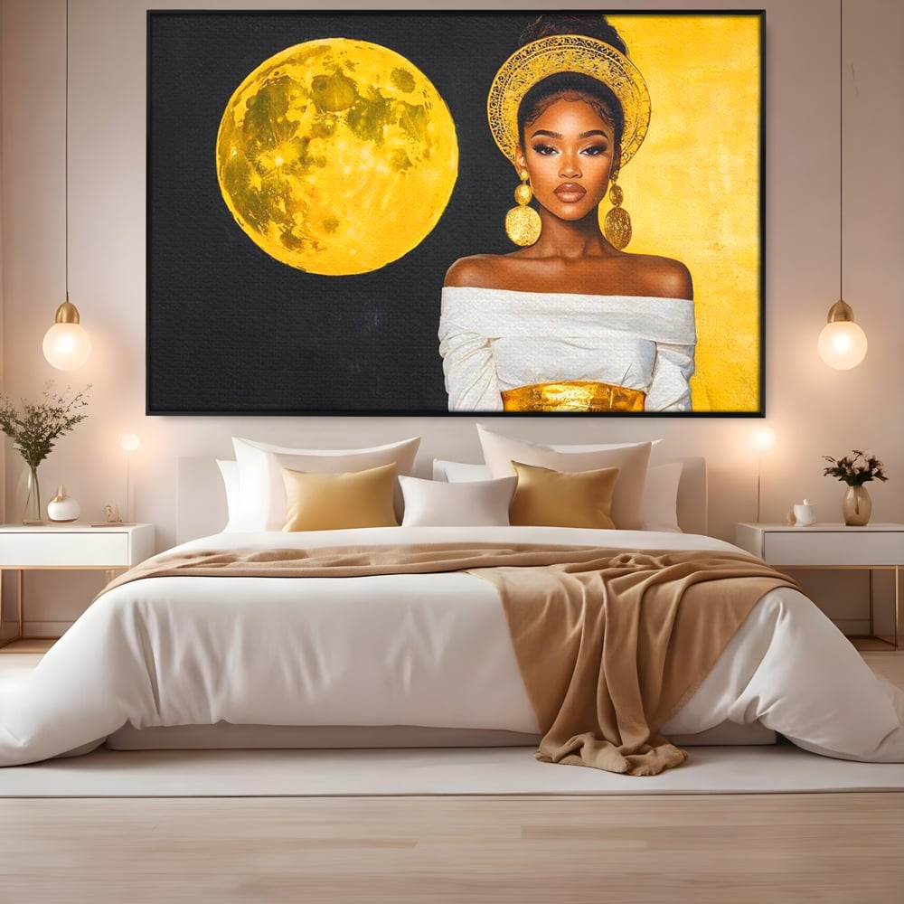 Tablou canvas cu tablou canvas cu femeie si luna aurie, in rama de aluminiu negru, pe perete intr-un dormitor